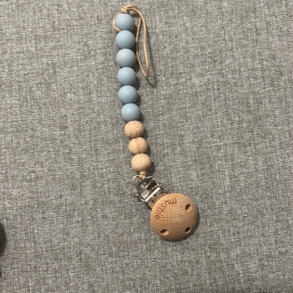 Mushie pacifier clips never used - Picture 3 of 3